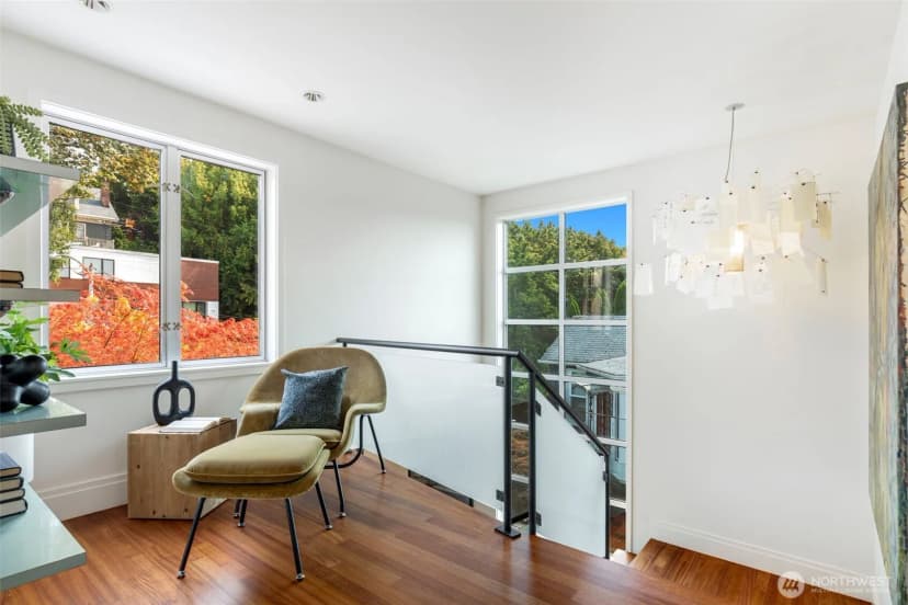 Property photo for 727 13th Avenue E, Seattle photo 11