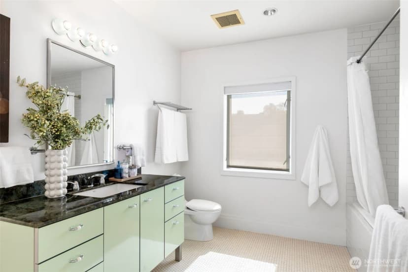 Property photo for 727 13th Avenue E, Seattle photo 13