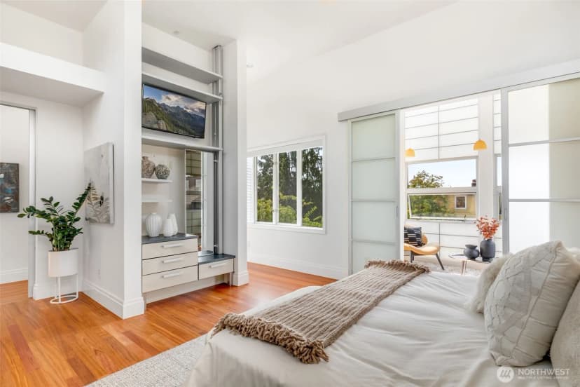 Property photo for 727 13th Avenue E, Seattle photo 16