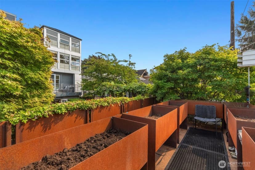 Property photo for 727 13th Avenue E, Seattle photo 38