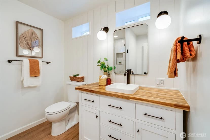 Property photo for 9015 Burke Avenue N, Seattle photo 18
