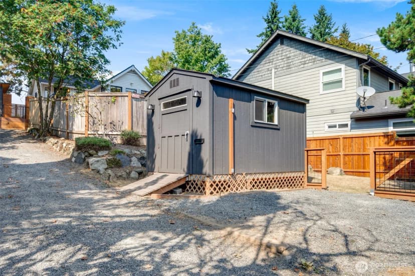 Property photo for 9015 Burke Avenue N, Seattle photo 34