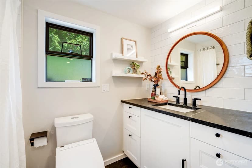 Property photo for 9015 Burke Avenue N, Seattle photo 14