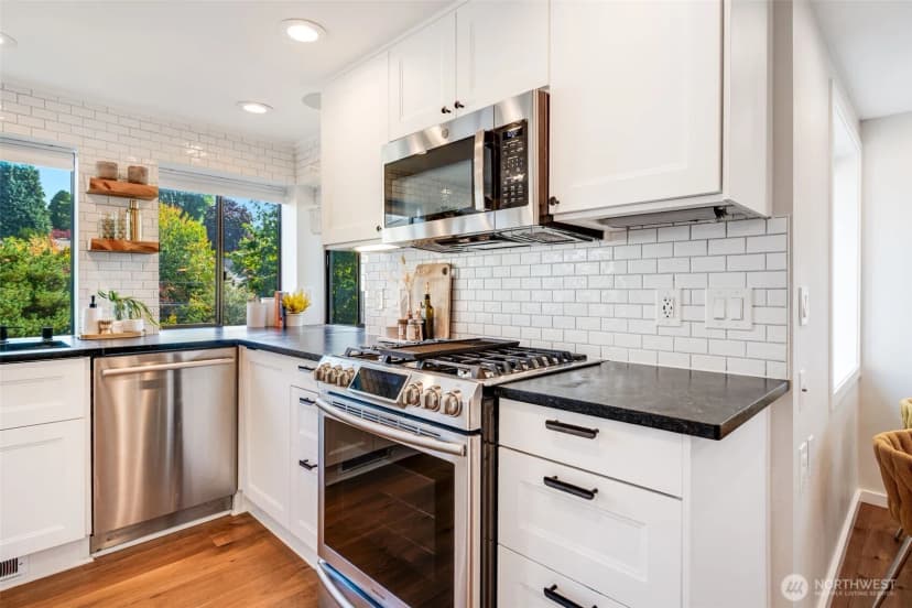 Property photo for 9015 Burke Avenue N, Seattle photo 7