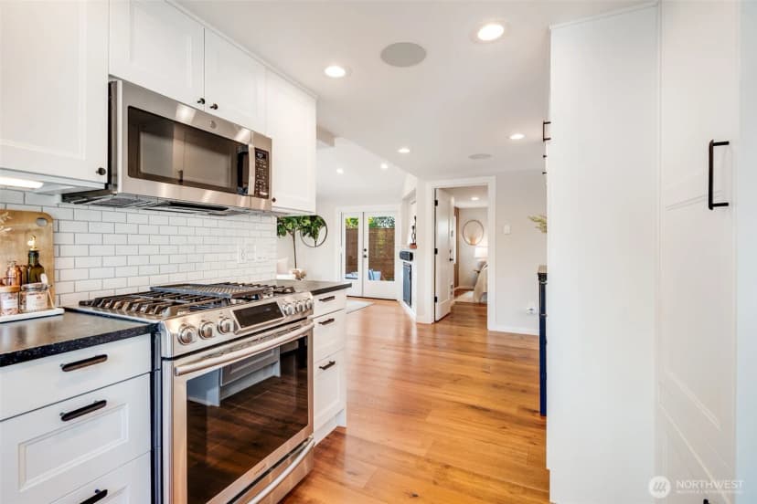 Property photo for 9015 Burke Avenue N, Seattle photo 10