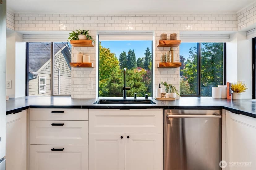 Property photo for 9015 Burke Avenue N, Seattle photo 8
