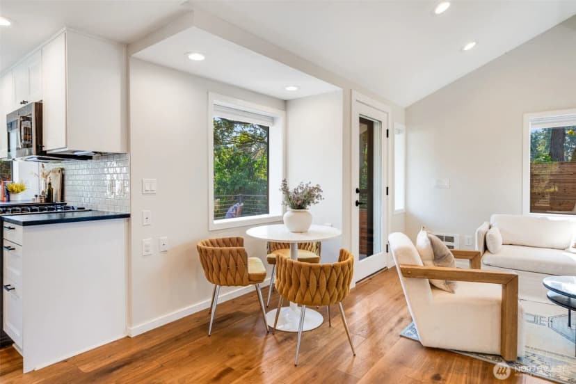 Property photo for 9015 Burke Avenue N, Seattle photo 4