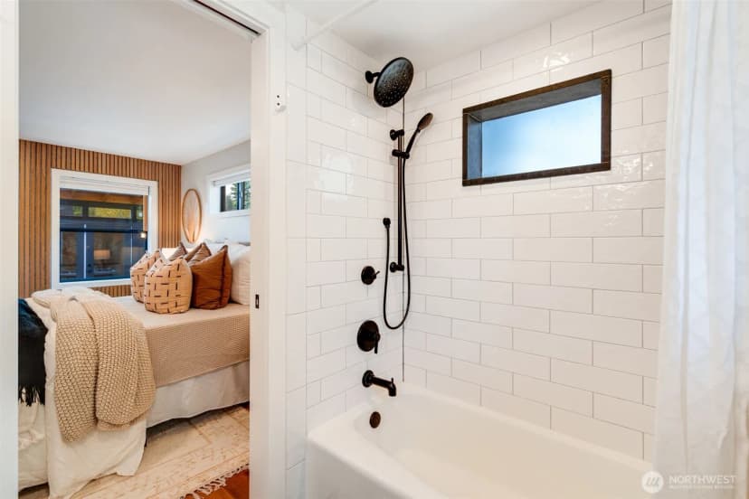 Property photo for 9015 Burke Avenue N, Seattle photo 15