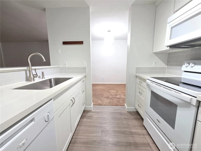 Property photo for 975 Aberdeen Avenue Ne #j104, Renton photo 3