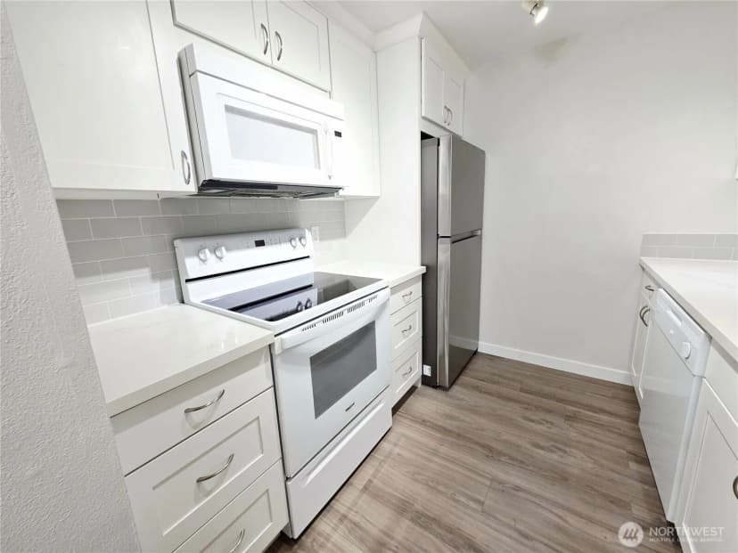 Property photo for 975 Aberdeen Avenue Ne #j104, Renton photo 4