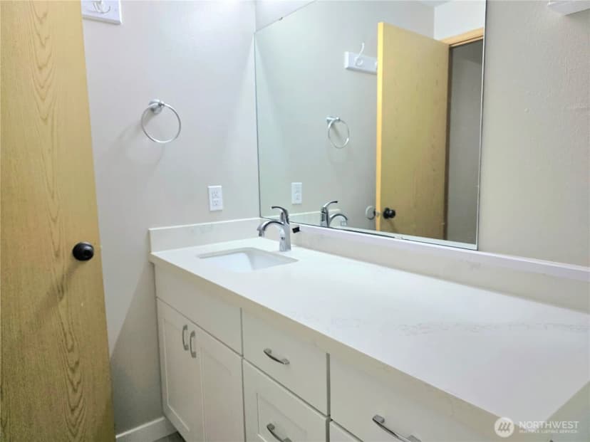 Property photo for 975 Aberdeen Avenue Ne #j104, Renton photo 8
