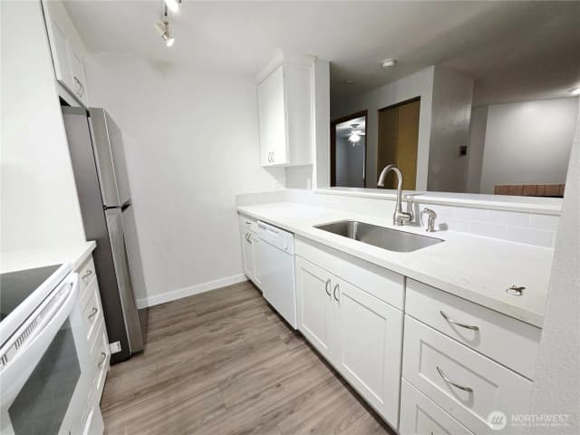 Property photo for 975 Aberdeen Avenue Ne #j104, Renton photo 5