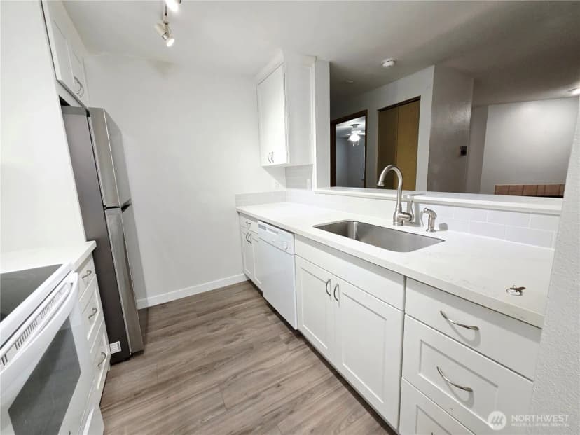 Property photo for 975 Aberdeen Avenue Ne #j104, Renton photo 5