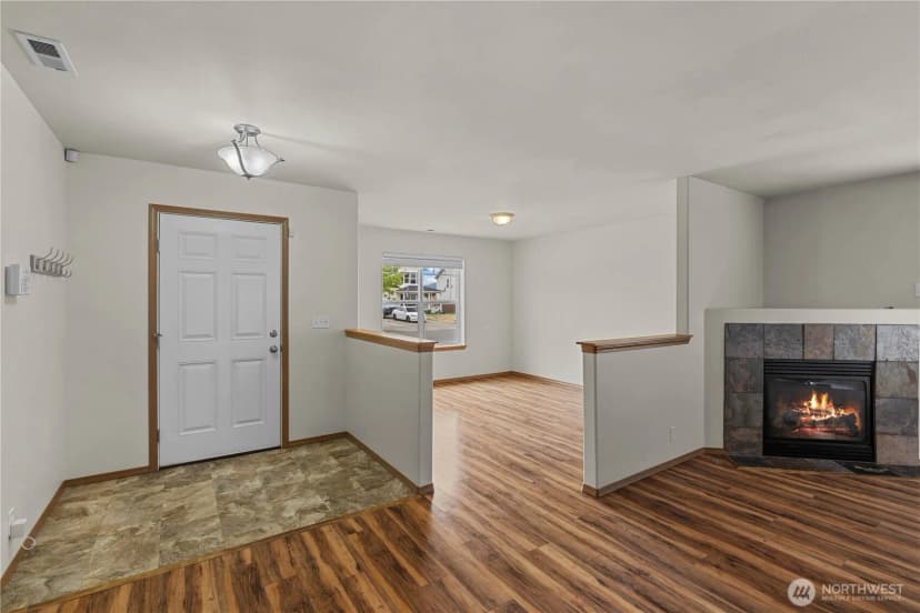 Property photo for 109 Weaver Street Ne, Orting photo 3