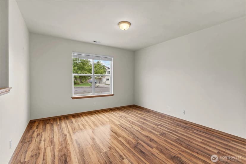 Property photo for 109 Weaver Street Ne, Orting photo 4