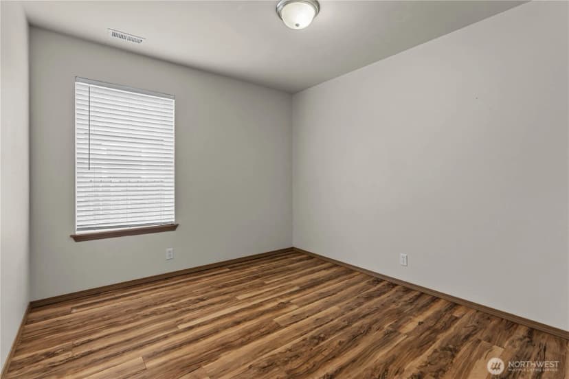 Property photo for 109 Weaver Street Ne, Orting photo 18