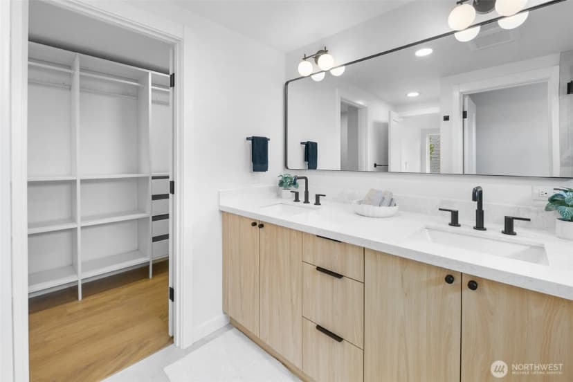 Property photo for 3424 20th Avenue S, Seattle photo 17