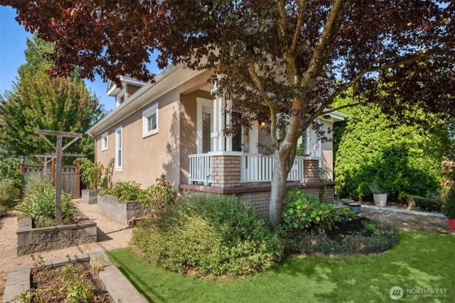 Property photo for 7641 46th Avenue S, Seattle photo 3