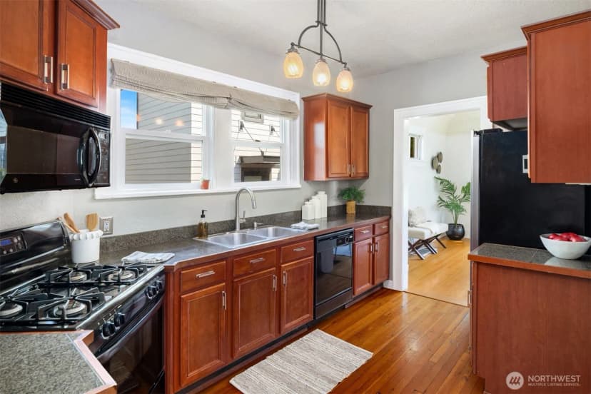 Property photo for 7641 46th Avenue S, Seattle photo 9