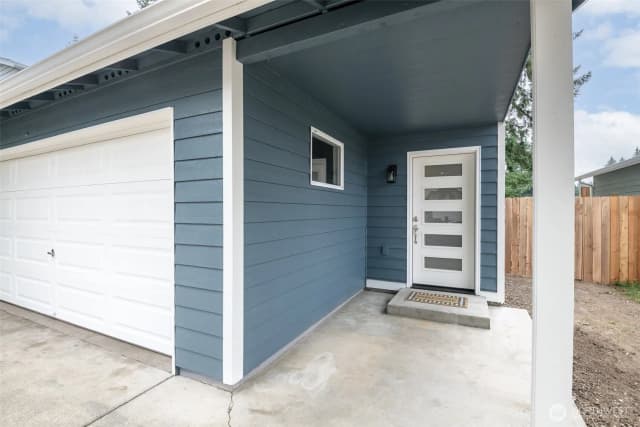 Property photo for 2014 Kelowna Place Se, Port Orchard photo 2