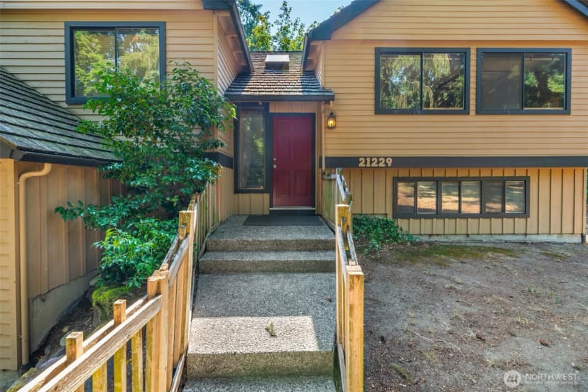 Property photo for 21229 Ne 14th Place, Sammamish photo 2