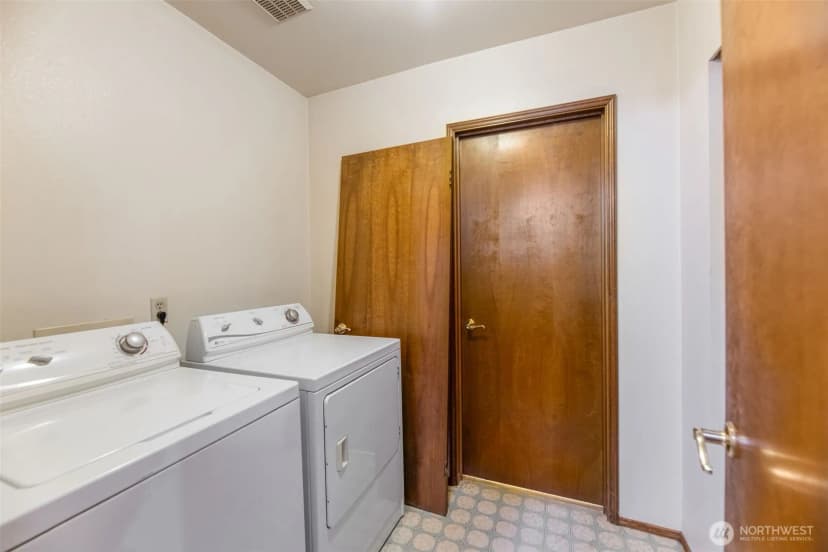 Property photo for 21229 Ne 14th Place, Sammamish photo 26