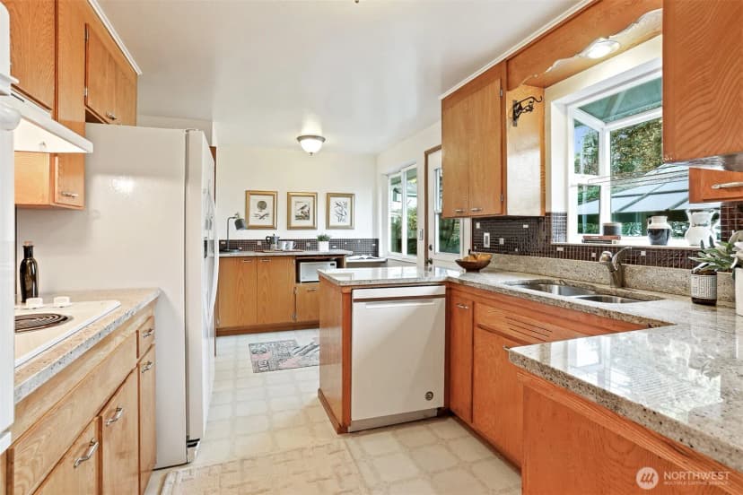 Property photo for 1807 N 170th Street, Shoreline photo 8