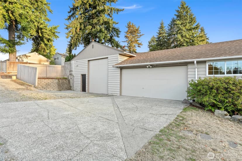 Property photo for 1807 N 170th Street, Shoreline photo 29