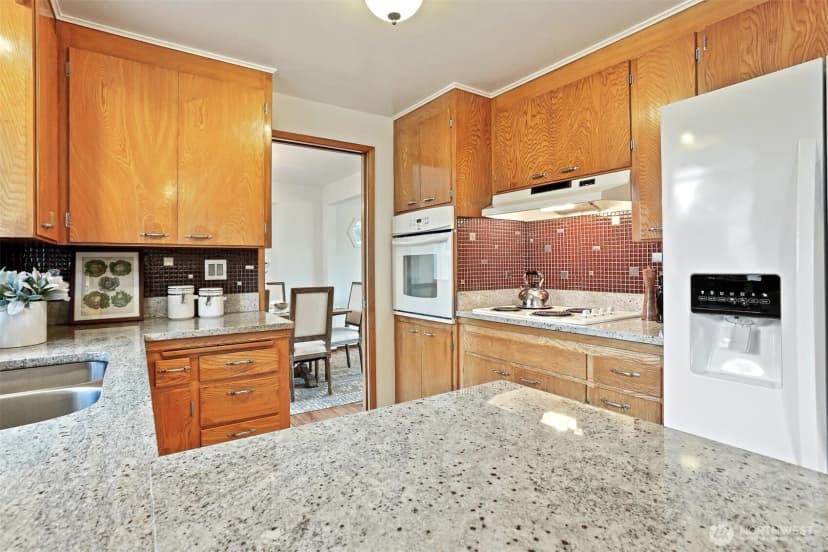 Property photo for 1807 N 170th Street, Shoreline photo 7