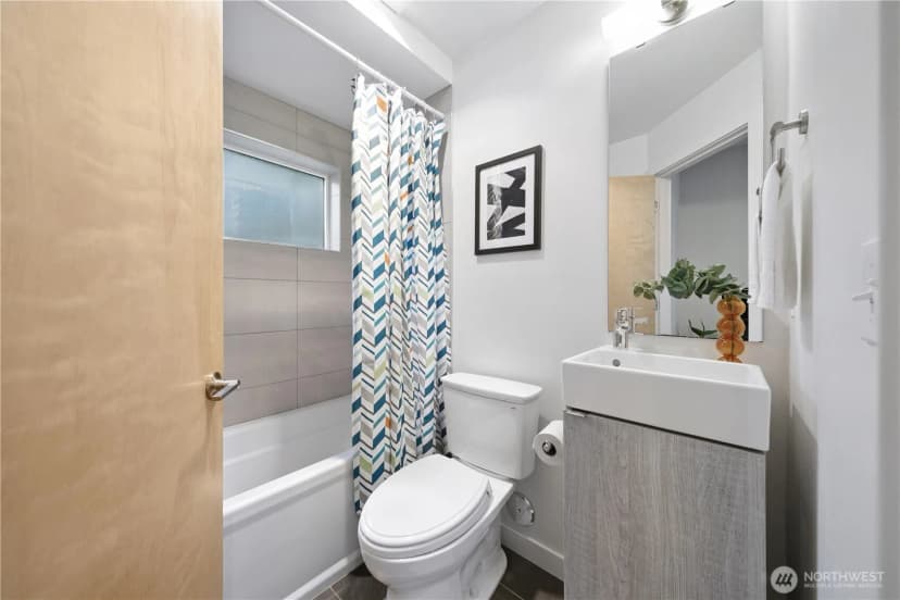 Property photo for 3807 Ashworth Avenue N, Seattle photo 6