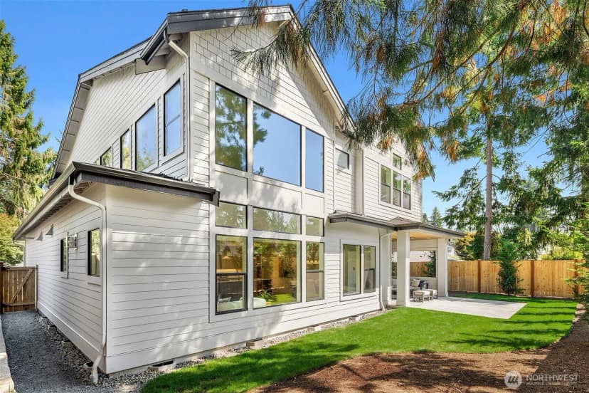 Property photo for 1015 165th Place Ne, Bellevue photo 28