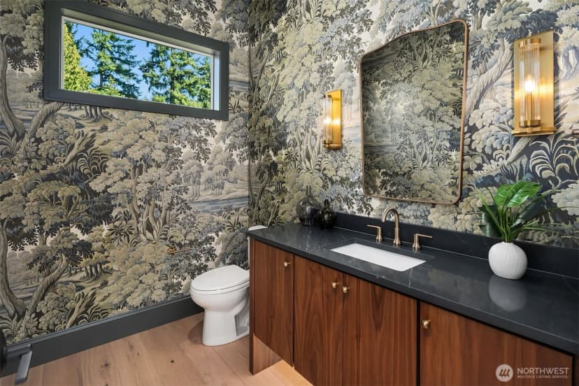 Property photo for 1015 165th Place Ne, Bellevue photo 16