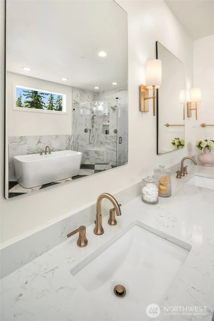 Property photo for 1015 165th Place Ne, Bellevue photo 20
