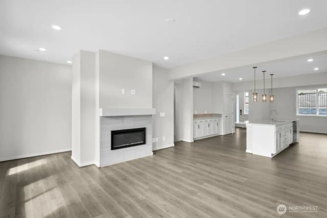 Property photo for 13216 Ne 127th Court #b, Kirkland photo 5