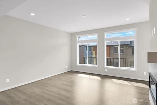 Property photo for 13216 Ne 127th Court #b, Kirkland photo 4