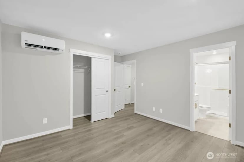 Property photo for 13216 Ne 127th Court #b, Kirkland photo 10