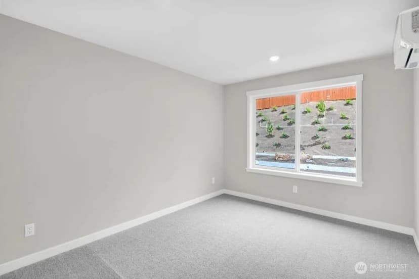 Property photo for 13216 Ne 127th Court #b, Kirkland photo 9