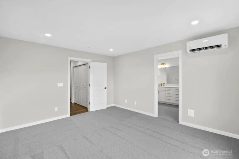 Property photo for 13216 Ne 127th Court #b, Kirkland photo 6