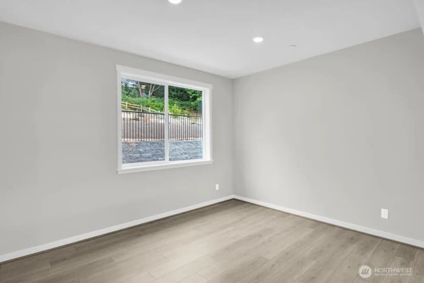 Property photo for 13216 Ne 127th Court #b, Kirkland photo 11