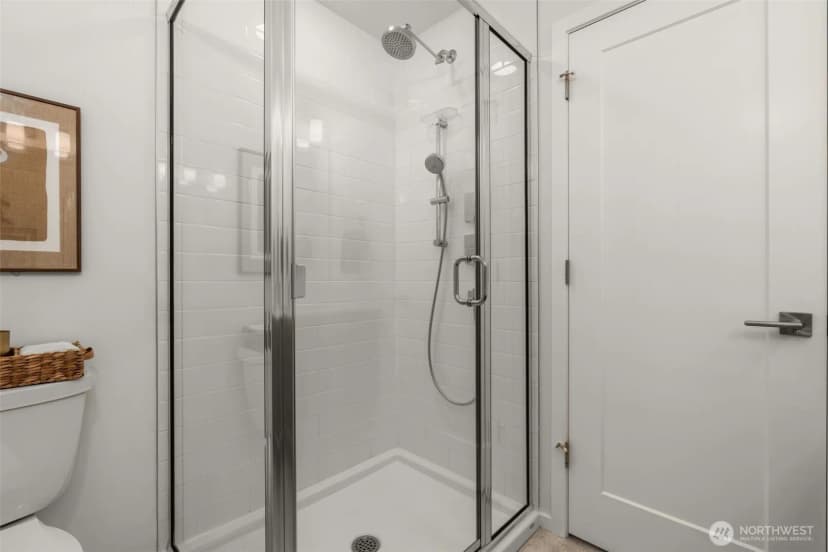 Property photo for 6454 Ne 181st Street #102, Kenmore photo 18