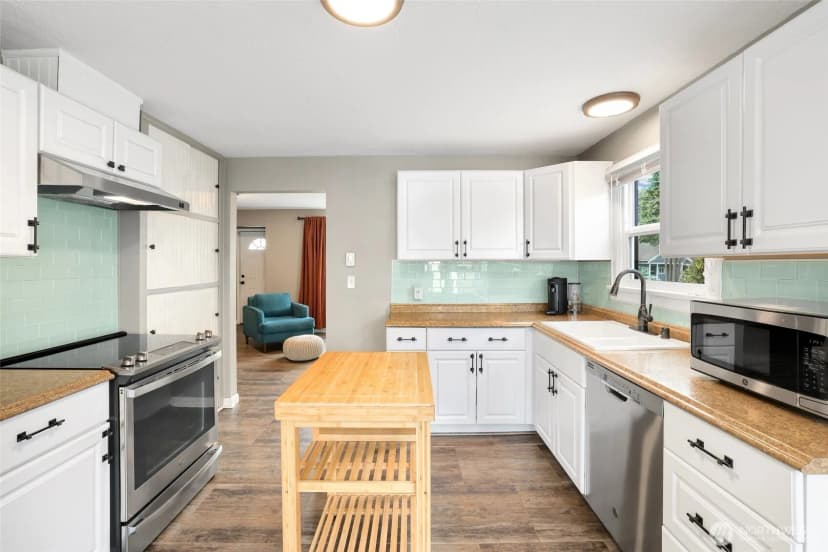 Property photo for 1407 S 41st Street, Tacoma photo 8