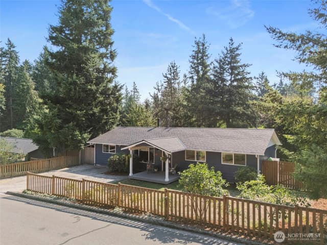 Property photo for 23403 Se 267th Street, Maple Valley photo 2