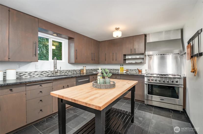 Property photo for 2329 Ne 103rd Street, Seattle photo 10