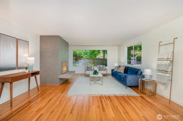 Property photo for 2329 Ne 103rd Street, Seattle photo 4