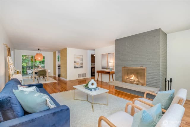 Property photo for 2329 Ne 103rd Street, Seattle photo 3