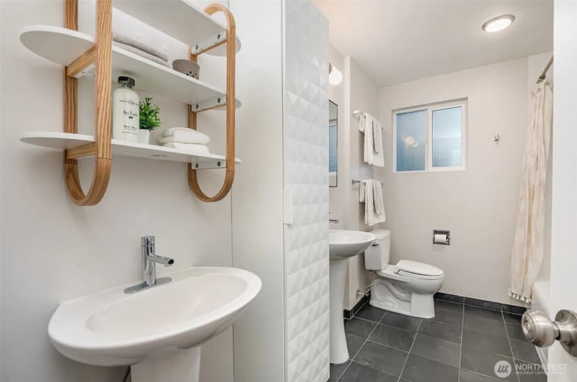 Property photo for 2329 Ne 103rd Street, Seattle photo 17