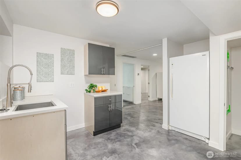 Property photo for 2329 Ne 103rd Street, Seattle photo 24