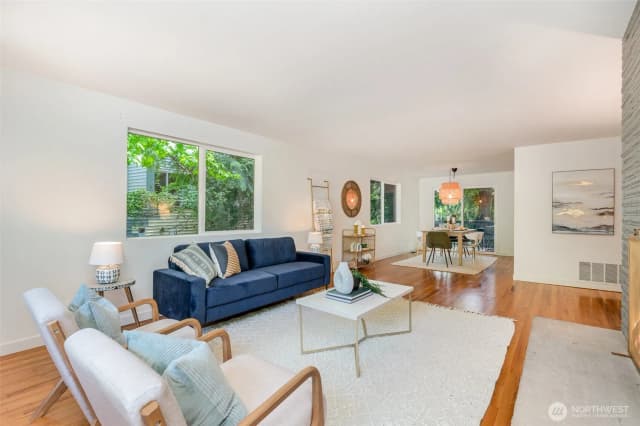 Property photo for 2329 Ne 103rd Street, Seattle photo 5
