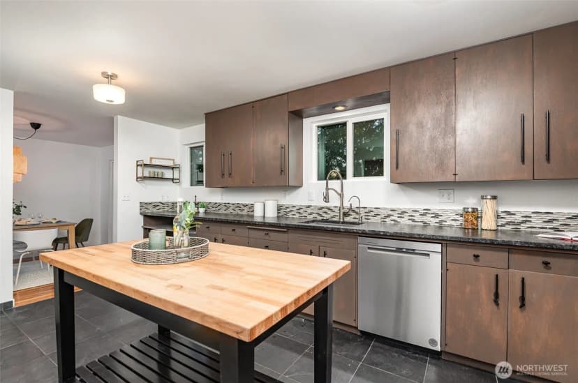 Property photo for 2329 Ne 103rd Street, Seattle photo 11