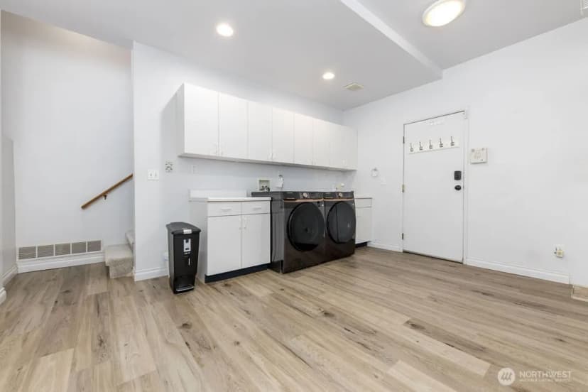 Property photo for 585 Mount Cedar Drive Sw, Issaquah photo 17